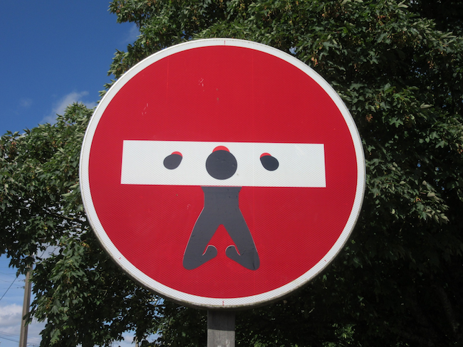 Verkeersbord met waarschuwing voor buitenseks